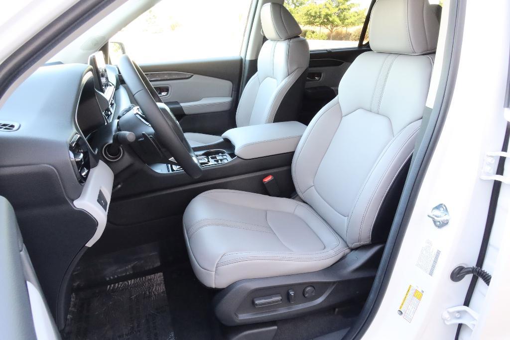new 2025 Honda Pilot car, priced at $48,280