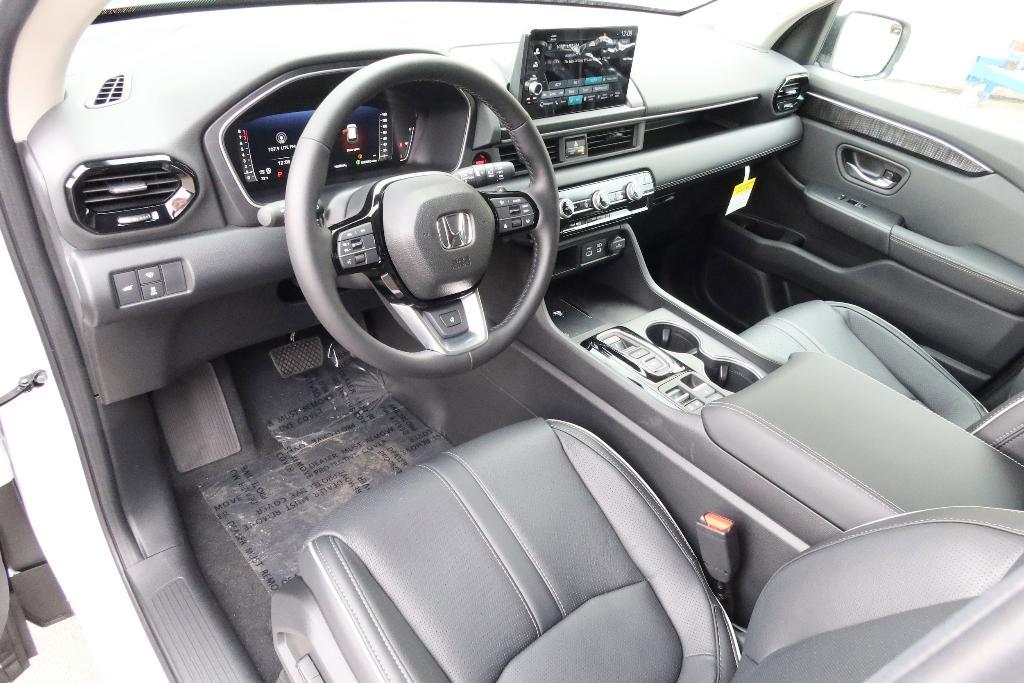 new 2025 Honda Pilot car, priced at $54,985