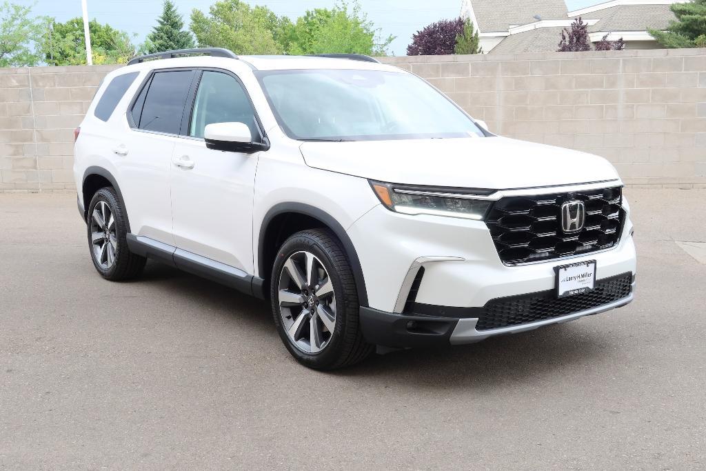 new 2025 Honda Pilot car, priced at $54,985