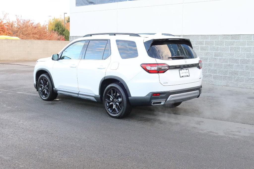 new 2025 Honda Pilot car, priced at $54,480