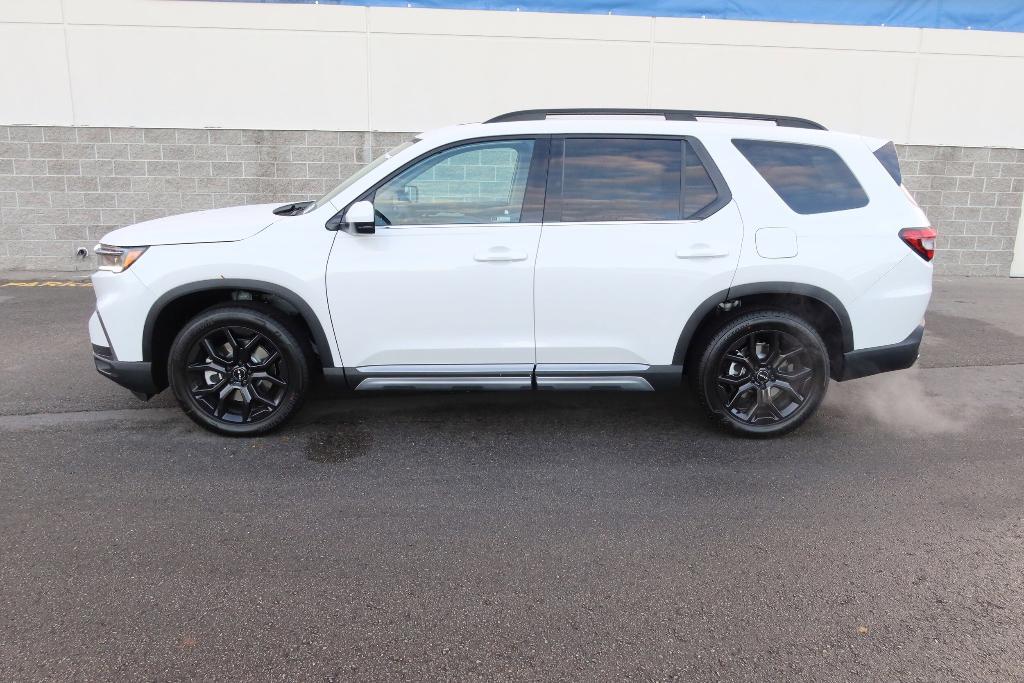 new 2025 Honda Pilot car, priced at $54,480