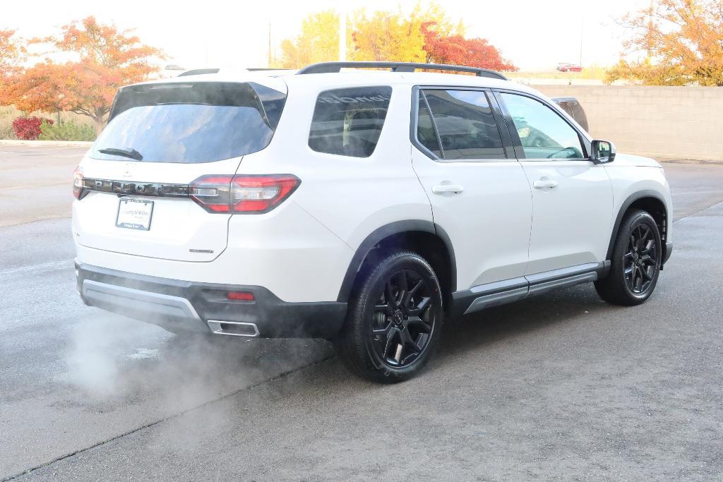 new 2025 Honda Pilot car, priced at $54,480