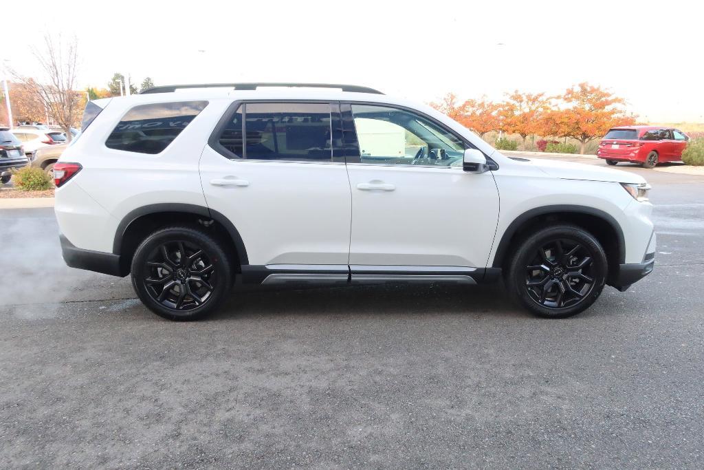 new 2025 Honda Pilot car, priced at $54,480