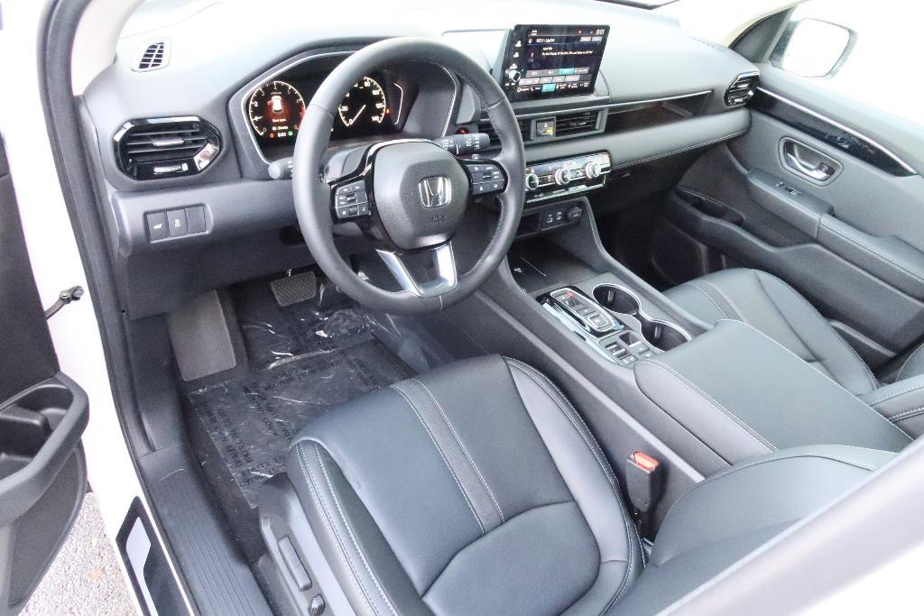 new 2025 Honda Pilot car, priced at $54,480