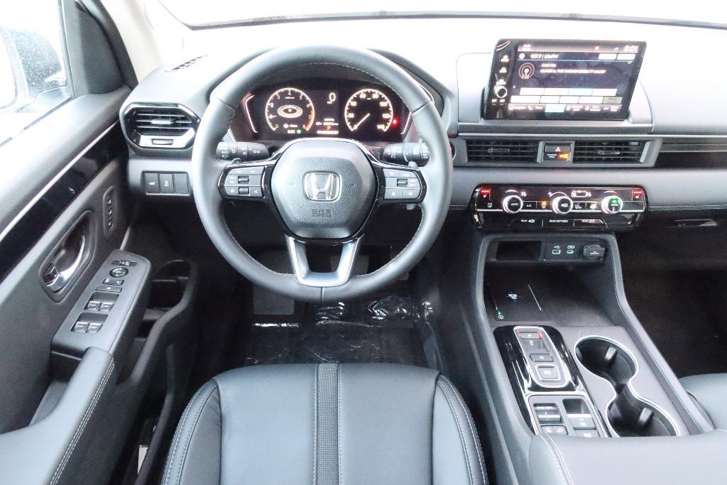 new 2025 Honda Pilot car, priced at $54,480