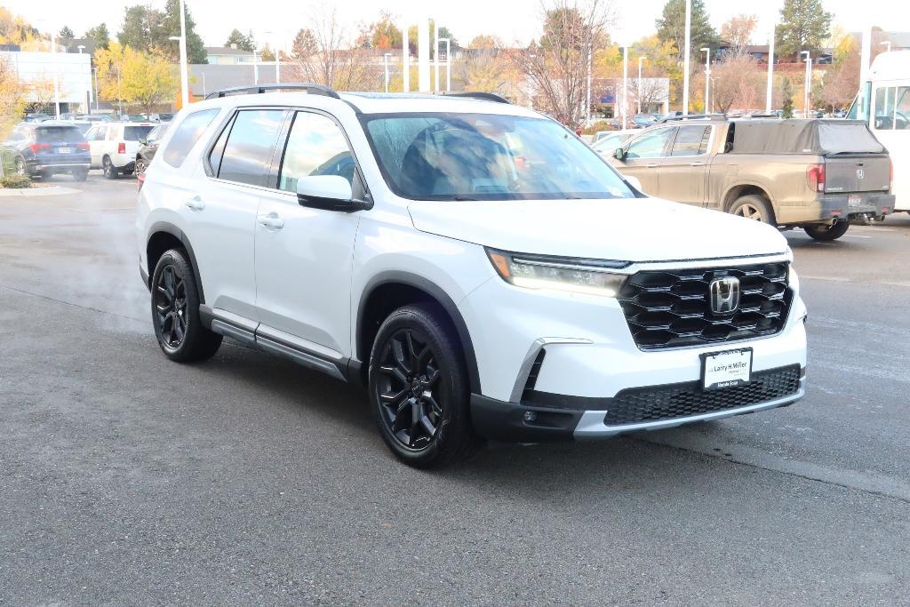 new 2025 Honda Pilot car, priced at $54,480