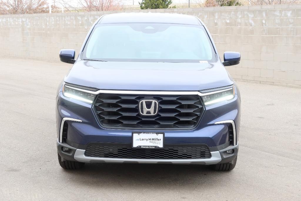 new 2025 Honda Pilot car, priced at $47,095