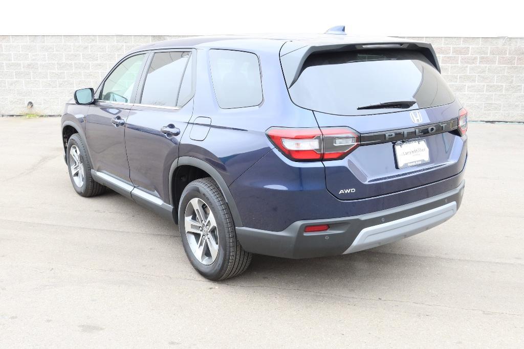 new 2025 Honda Pilot car, priced at $47,095