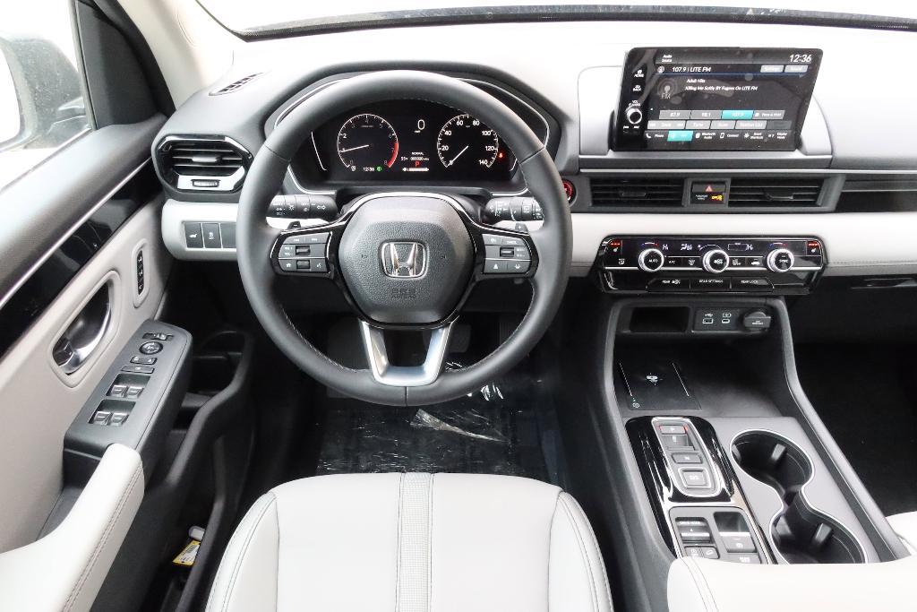 new 2025 Honda Pilot car, priced at $47,095