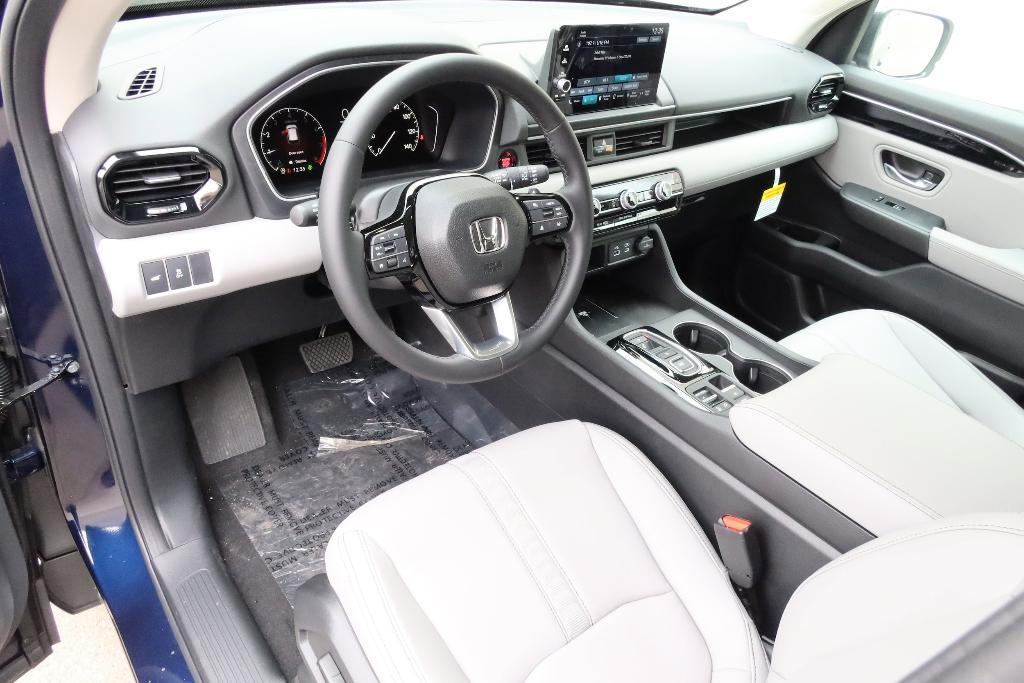 new 2025 Honda Pilot car, priced at $47,095