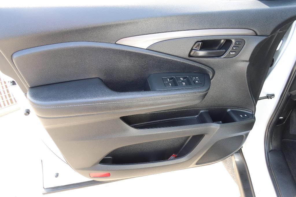 used 2022 Honda Passport car, priced at $33,112