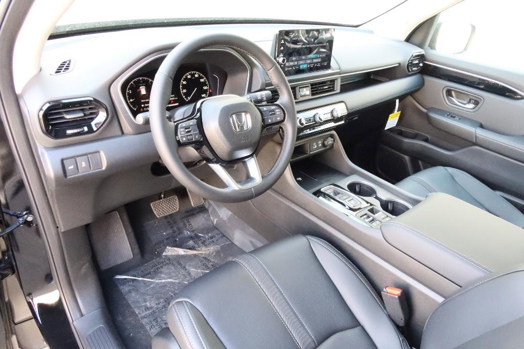 new 2025 Honda Pilot car, priced at $53,195