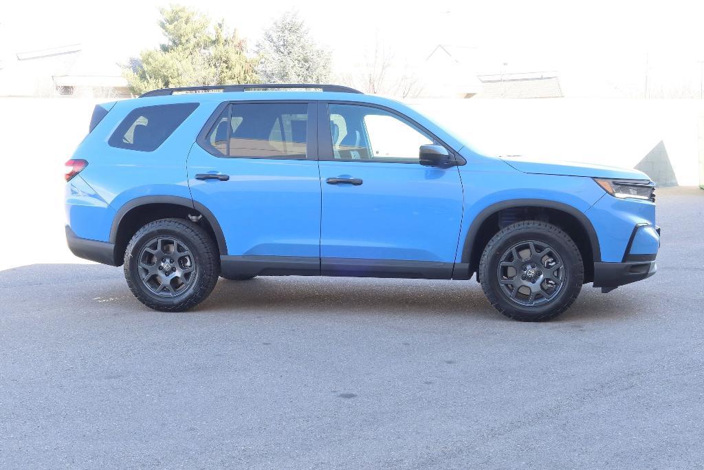 new 2025 Honda Pilot car, priced at $51,305