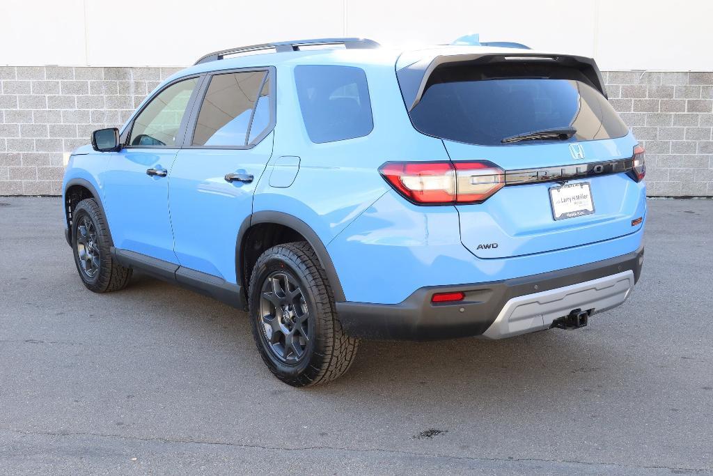 new 2025 Honda Pilot car, priced at $51,305