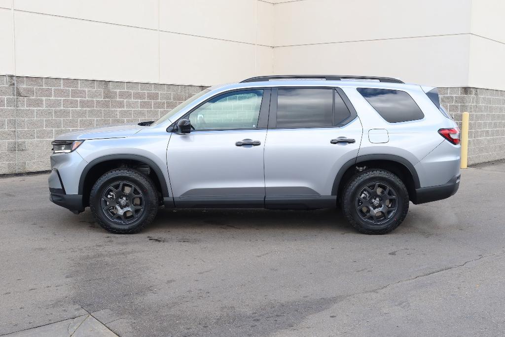 new 2025 Honda Pilot car, priced at $50,895