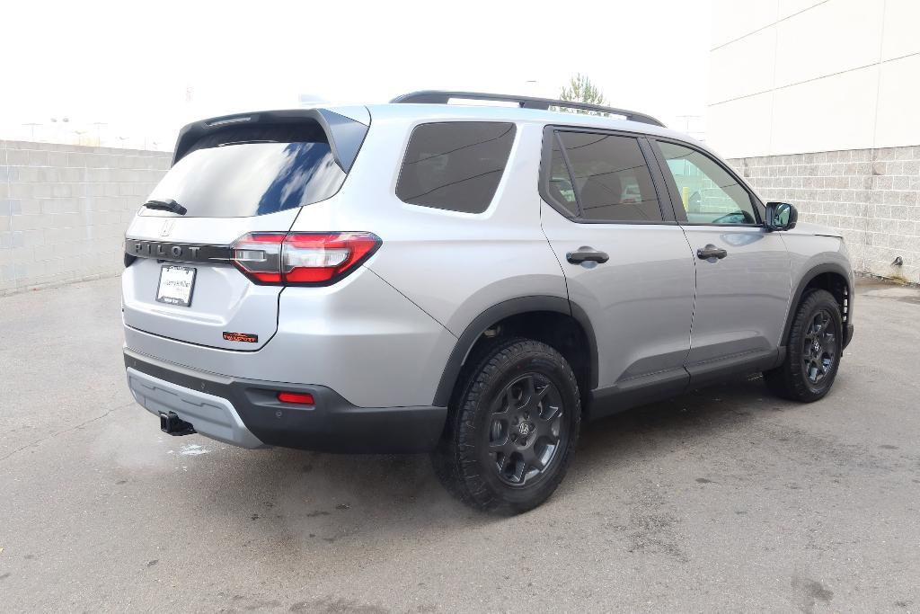 new 2025 Honda Pilot car, priced at $50,895