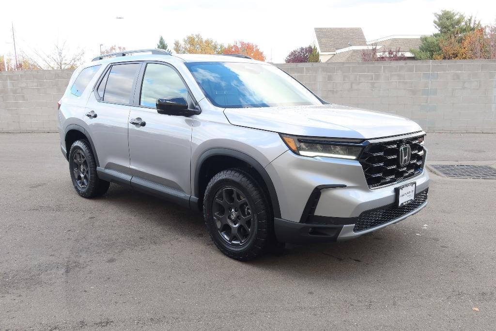 new 2025 Honda Pilot car, priced at $50,895