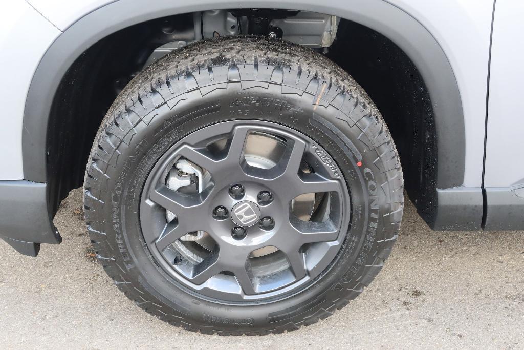 new 2025 Honda Pilot car, priced at $50,895