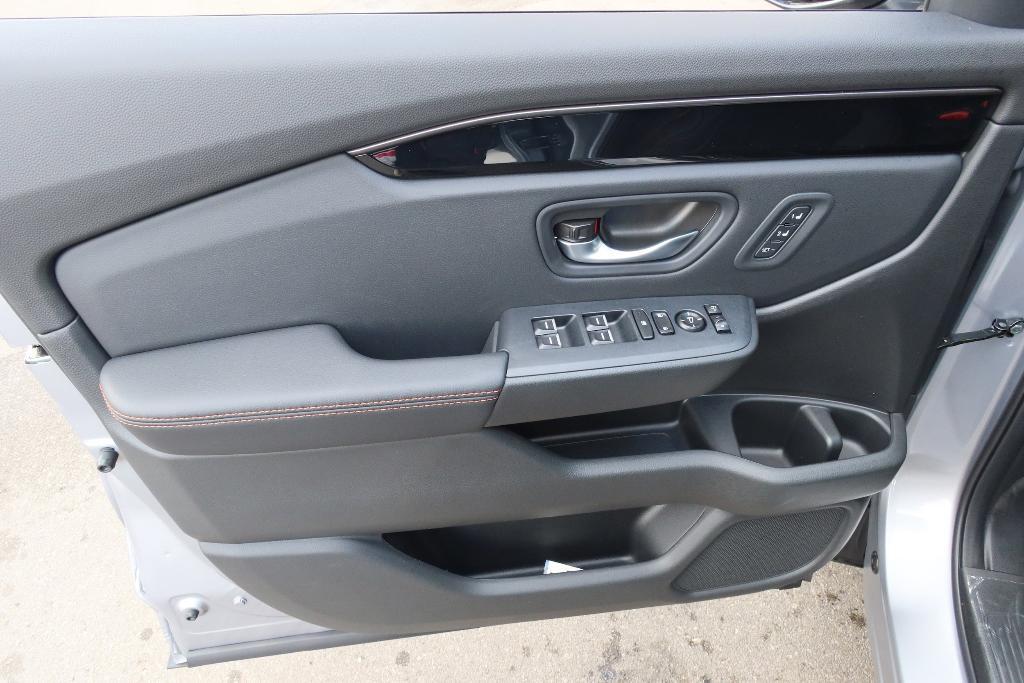 new 2025 Honda Pilot car, priced at $50,895