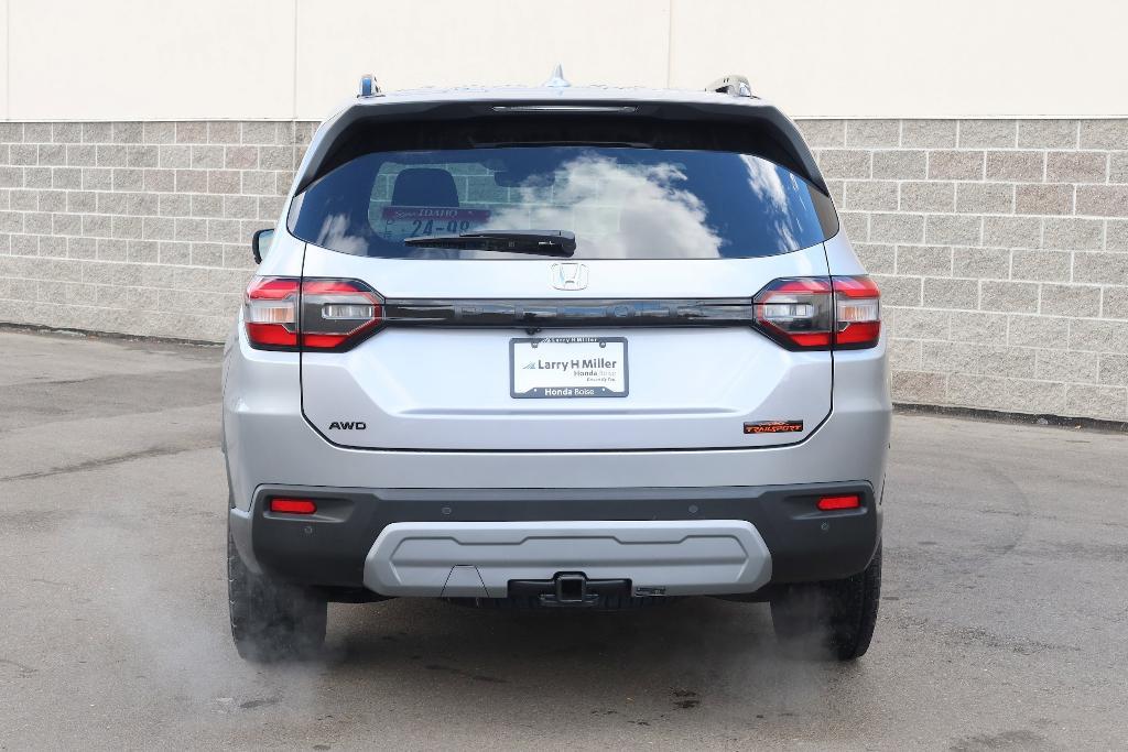 new 2025 Honda Pilot car, priced at $50,895