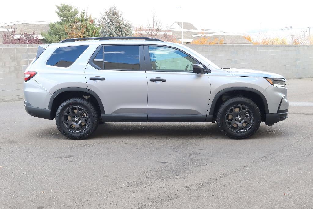 new 2025 Honda Pilot car, priced at $50,895