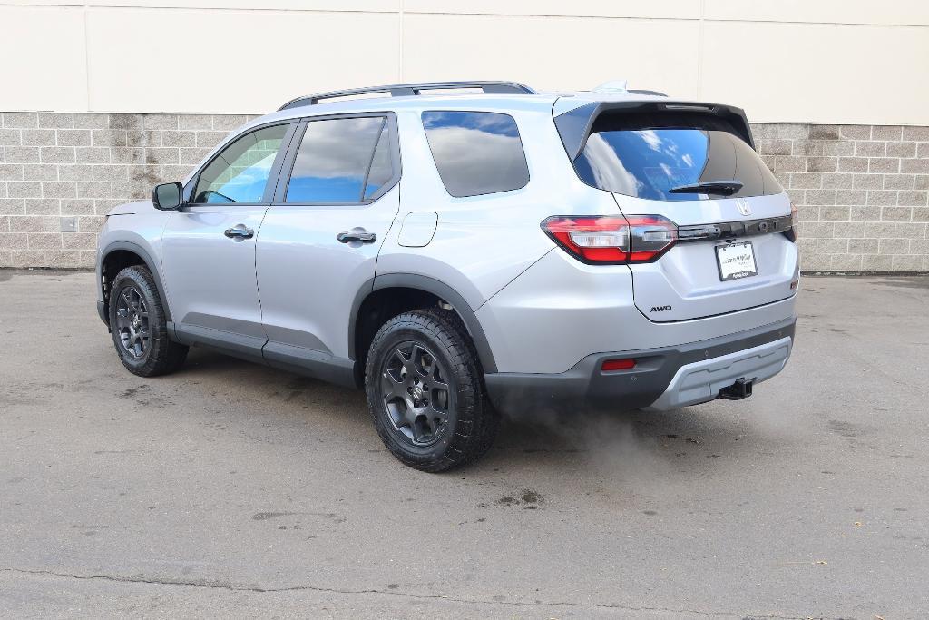 new 2025 Honda Pilot car, priced at $50,895