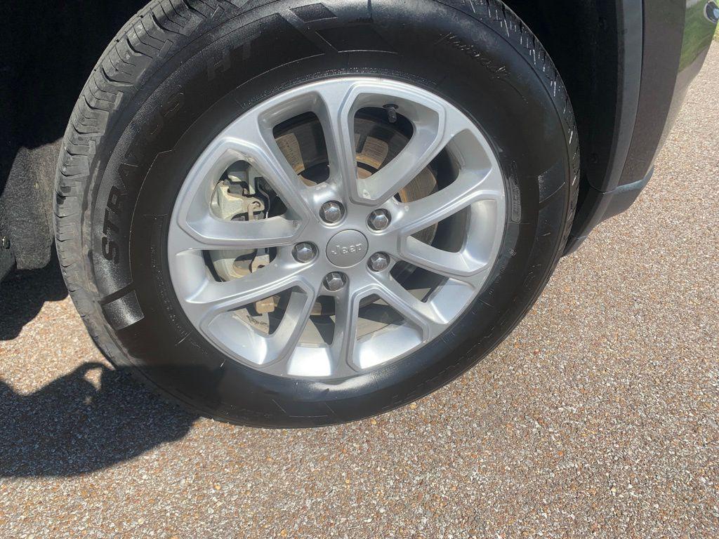 used 2021 Jeep Grand Cherokee car, priced at $22,775