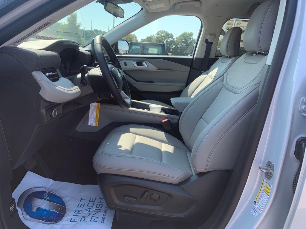 new 2025 Ford Explorer car, priced at $45,665