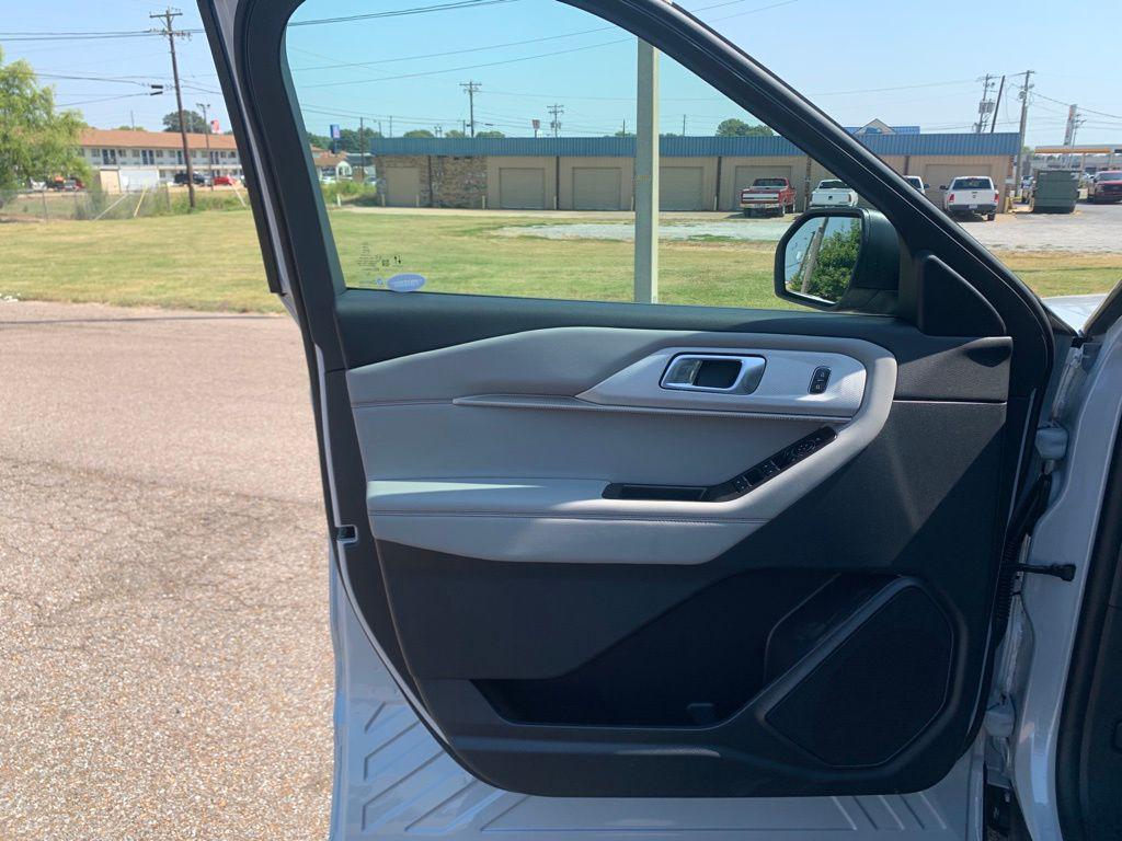 new 2025 Ford Explorer car, priced at $45,665