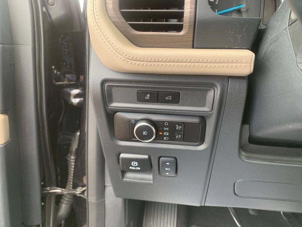 used 2024 Ford Expedition car, priced at $52,775