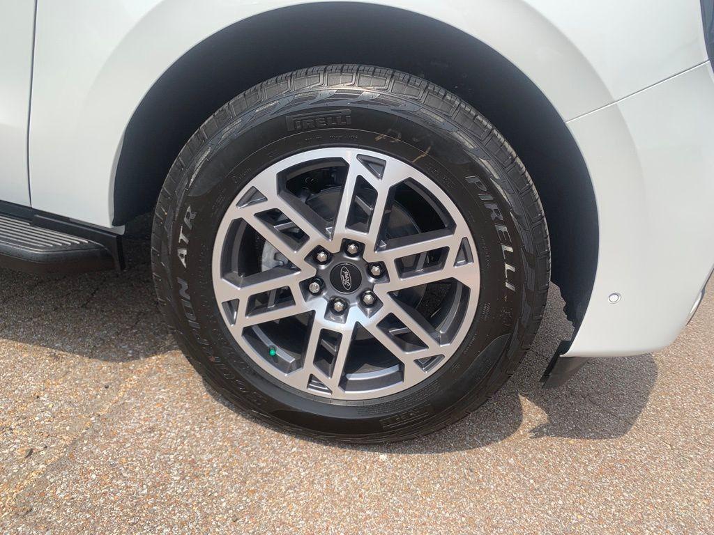 new 2025 Ford Expedition car, priced at $72,725