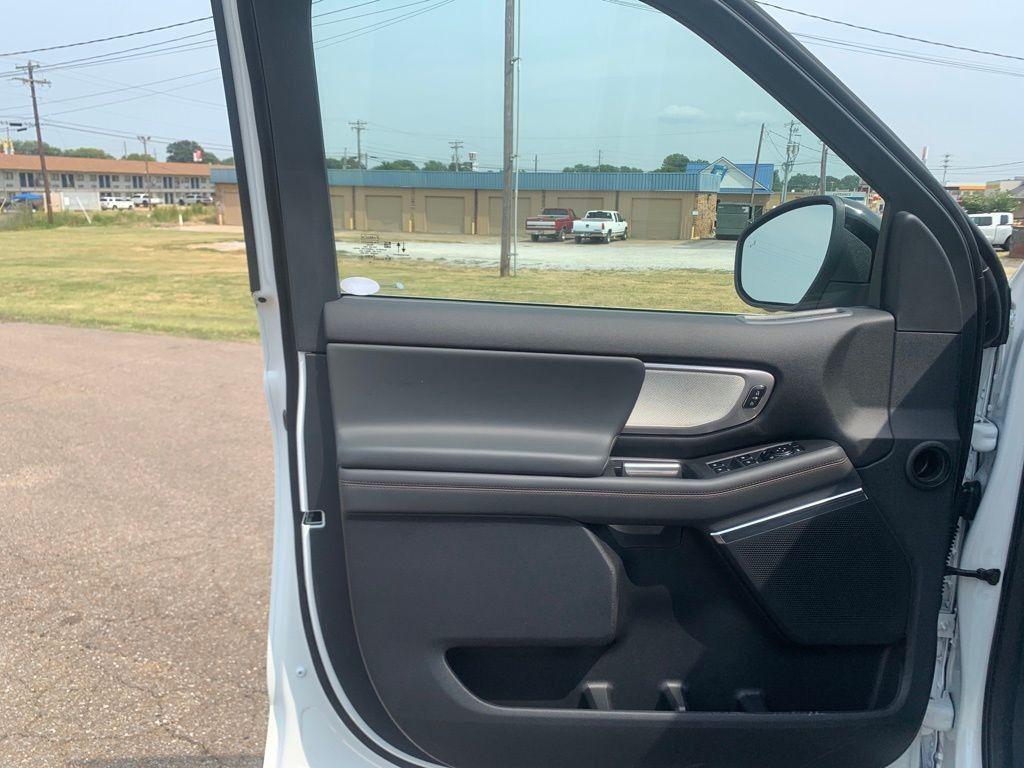 new 2025 Ford Expedition car, priced at $72,725