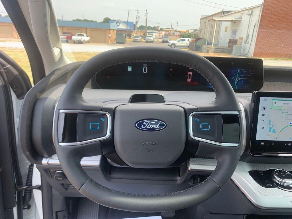 new 2025 Ford Expedition car, priced at $72,725