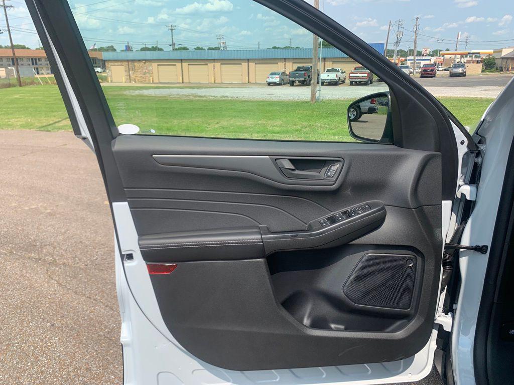 new 2025 Ford Escape car, priced at $29,988