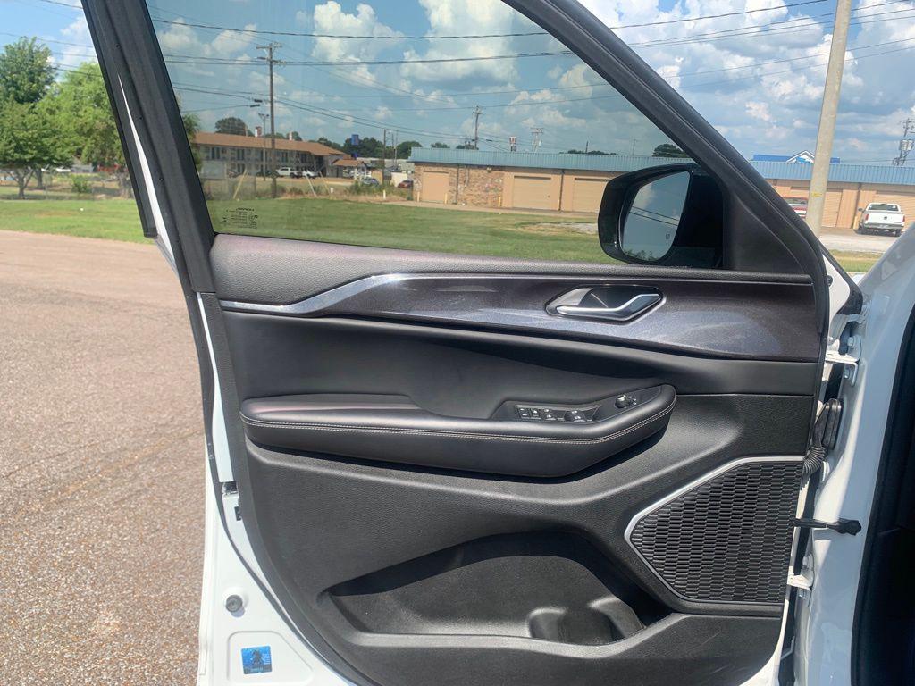 used 2022 Jeep Grand Cherokee car, priced at $34,988