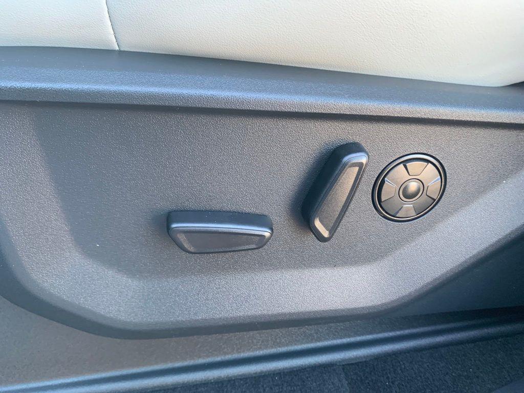 new 2025 Ford Expedition car, priced at $89,988