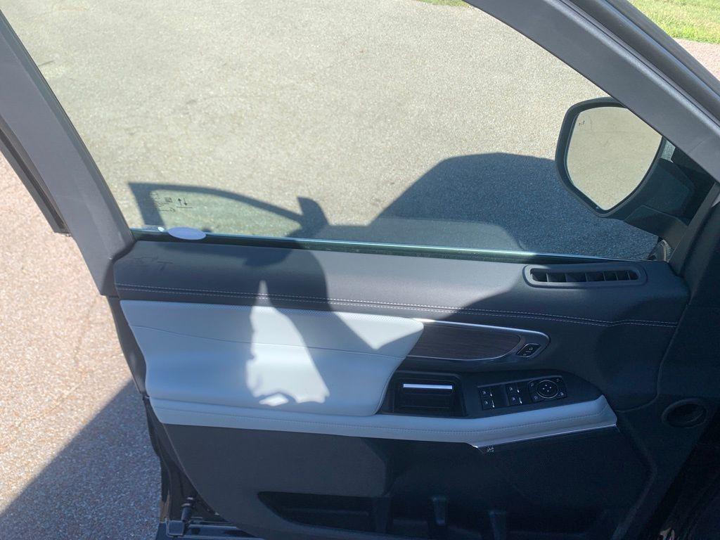 new 2025 Ford Expedition car, priced at $89,988