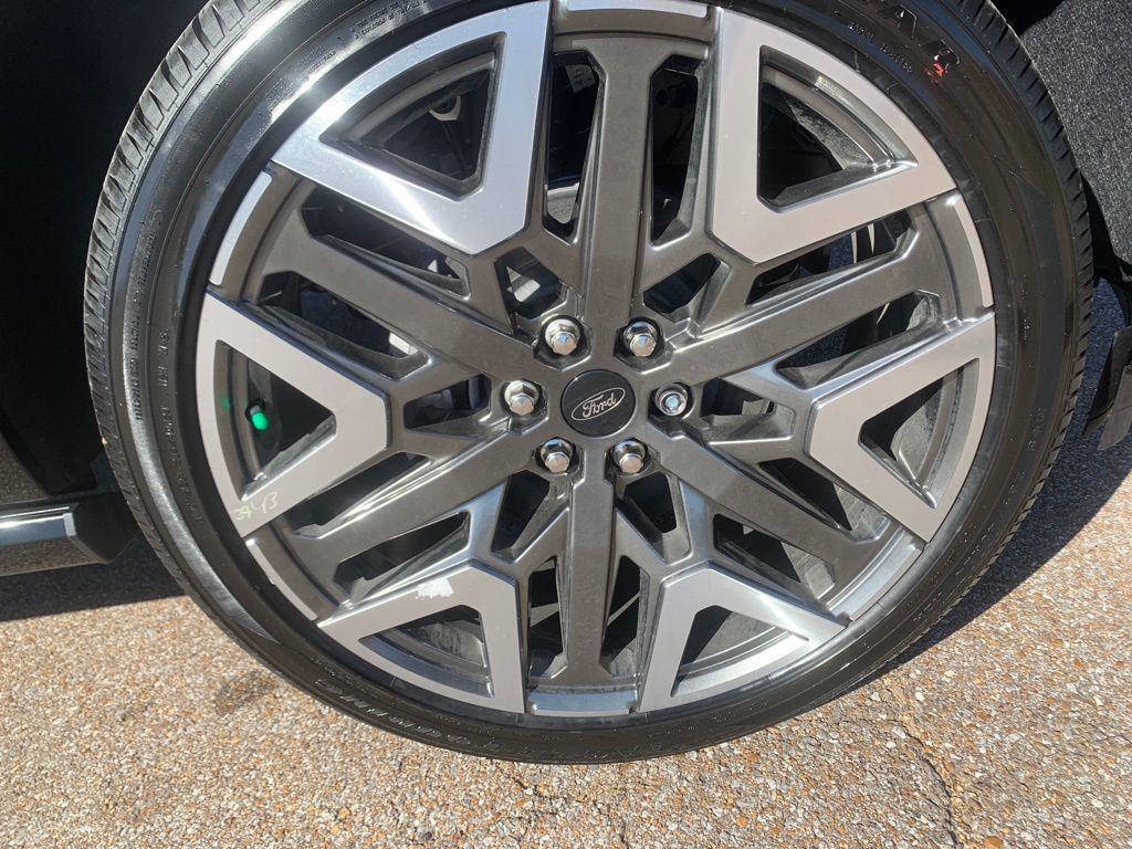 new 2025 Ford Expedition car, priced at $89,988