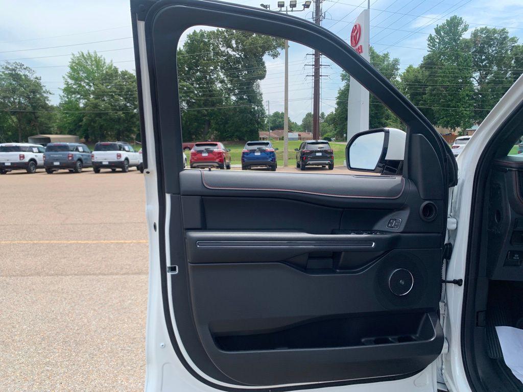 new 2024 Ford Expedition car, priced at $75,988
