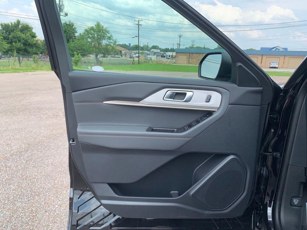 new 2025 Ford Explorer car, priced at $40,488