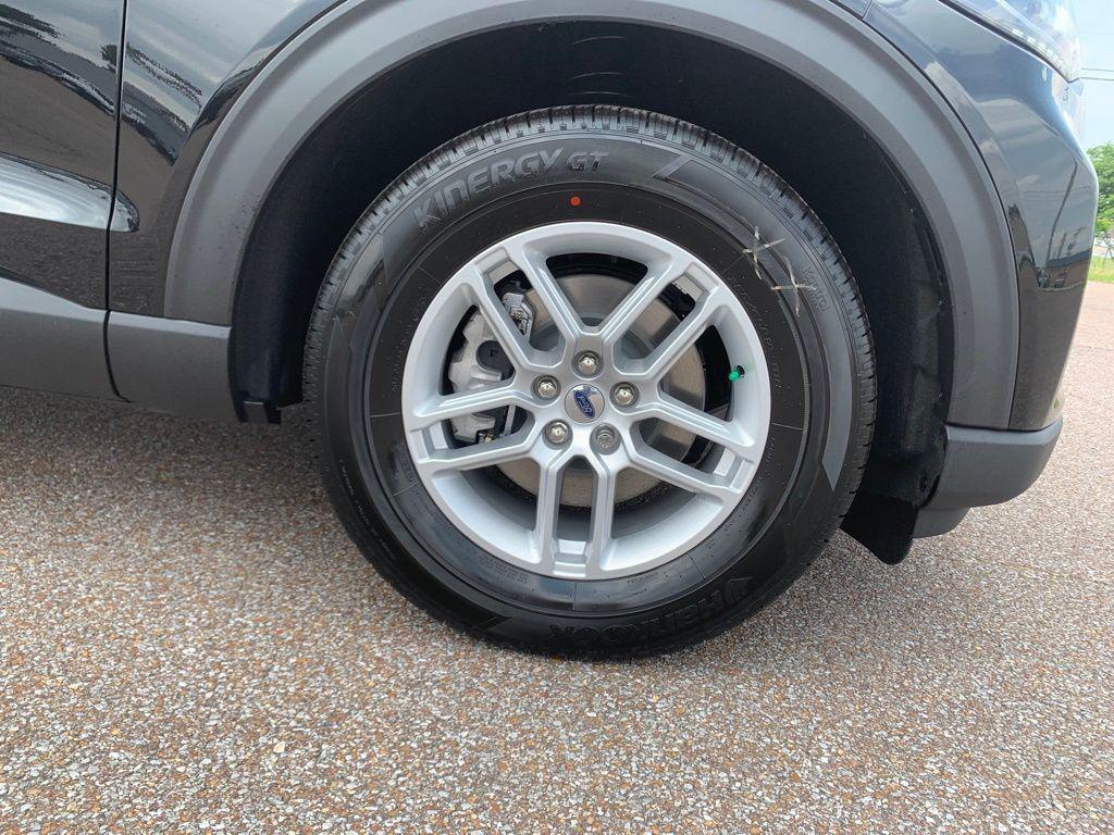 new 2025 Ford Explorer car, priced at $40,488