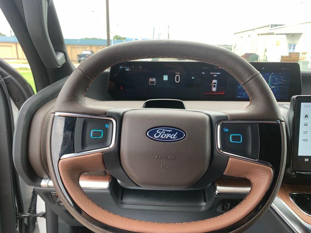 new 2025 Ford Expedition car, priced at $85,988