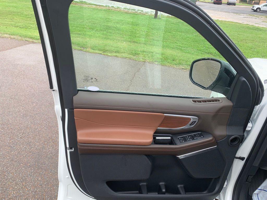 new 2025 Ford Expedition car, priced at $85,988