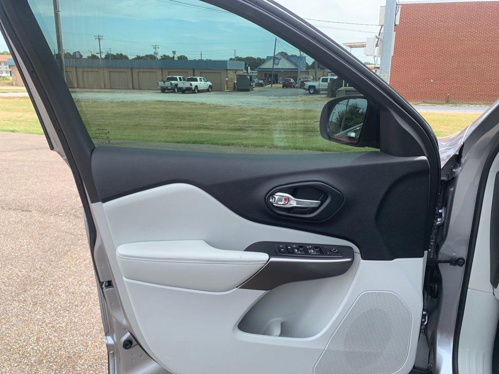 used 2020 Jeep Cherokee car, priced at $20,650