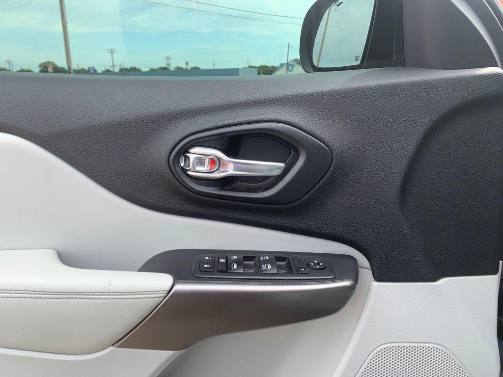 used 2020 Jeep Cherokee car, priced at $20,650