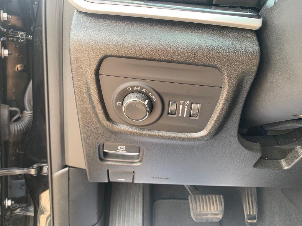 used 2022 Jeep Grand Cherokee car, priced at $34,998