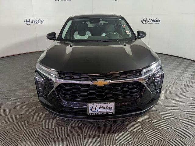 new 2025 Chevrolet Trax car, priced at $22,925