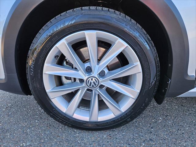 used 2017 Volkswagen Golf Alltrack car
