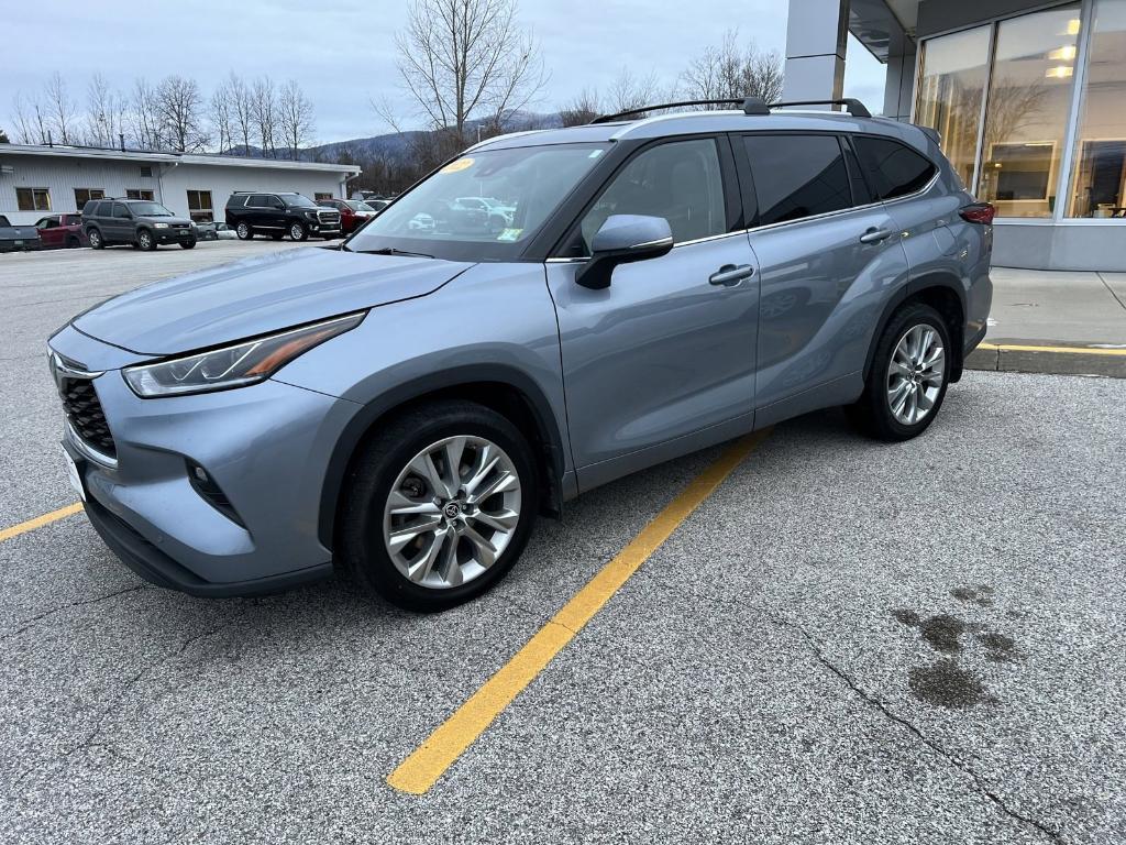 used 2022 Toyota Highlander car, priced at $38,500