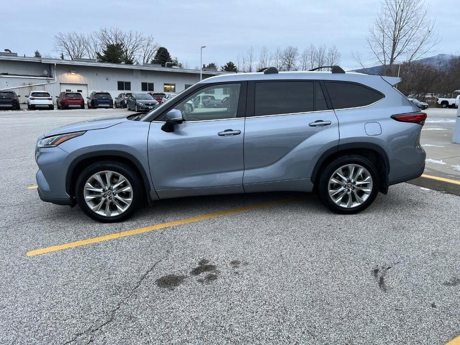 used 2022 Toyota Highlander car, priced at $38,500